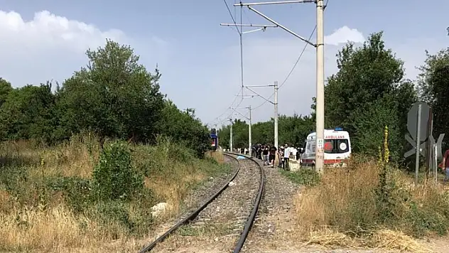 Kütahya'da yolcu treni çapa motoruna çarptı: 1 ölü
