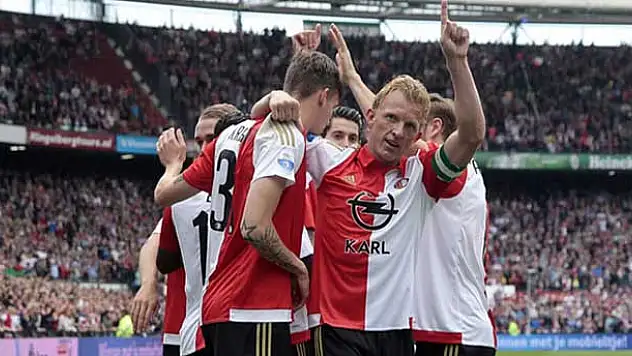Kuyt hat-trick yaptı