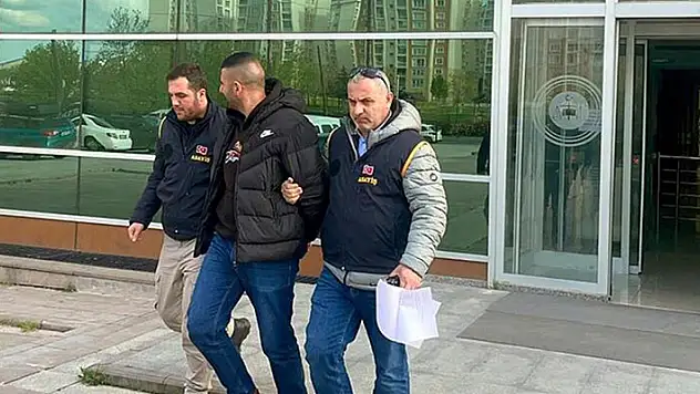 Kuyumcudan bıçak zoruyla 20 bilezik gasbeden şüpheli tutuklandı
