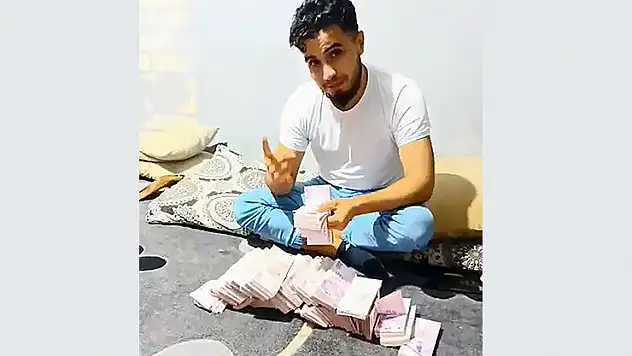 Kuyumcudan çaldıkları altınlarla kutlama yapmışlar