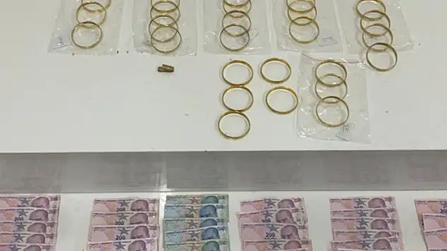 Kuyumcuya sahte altın satmak istediler kıskıvrak yakalandılar