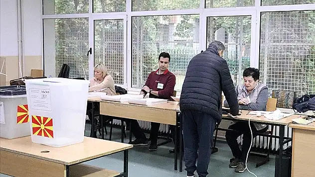 Kuzey Makedonya'da halk yerel seçim için sandık başında