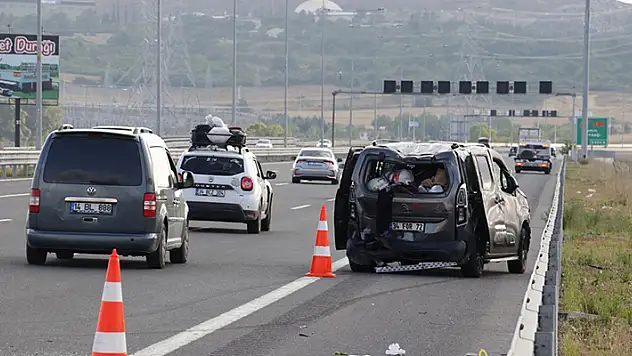 Kuzey Marmara Otoyolu'nda iki aracın çarpıştığı kazada 7 kişi yaralandı

