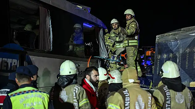 Kuzey Marmara Otoyolu'nda trafik kazasında 1 kişi öldü 37 kişi yaralandı
