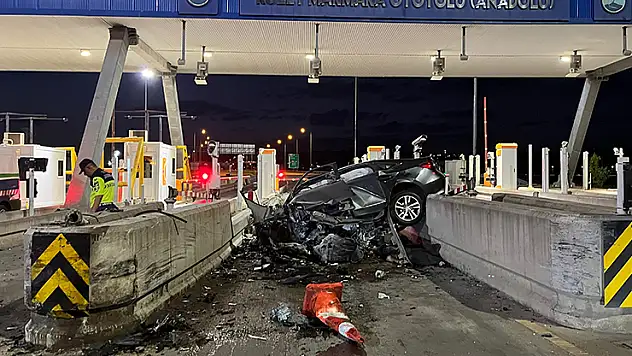 Kuzey Marmara Otoyolu'nda gişelerde feci kaza: Üst düzey yönetici hayatını kaybetti
