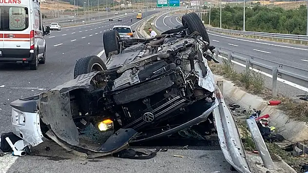 Kuzey Marmara'da otomobil yön tabelasına çarptı: 1 ölü, 4 yaralı