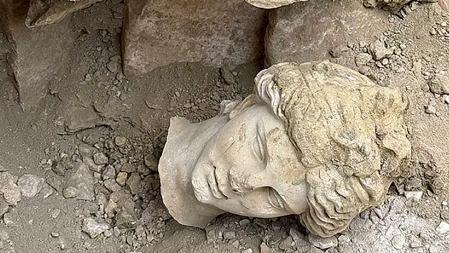 Laodikya'da 'Hygieia' heykelinin başı bulundu
