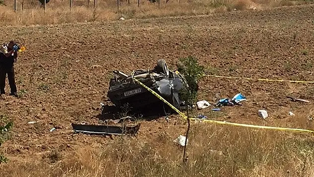 Lastiği patlayan otomobil şarampole devrildi: 1 ölü, 3 yaralı