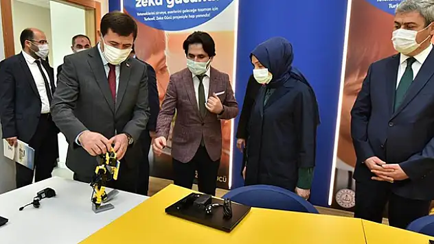 Leyla Şahin Usta Başkan Kılca ile birlikte Karatay BİLSEM'de incelemelerde bulundu