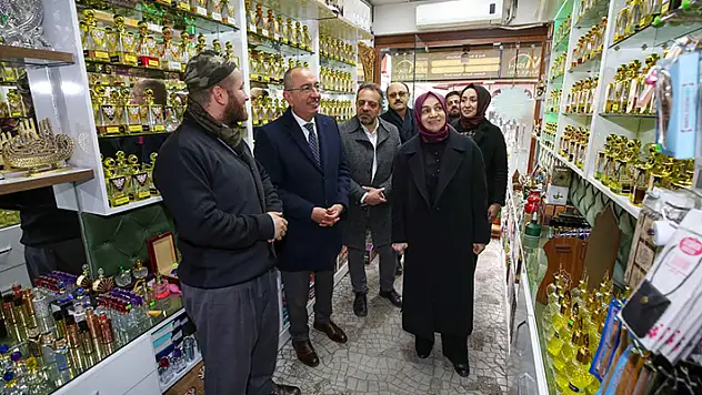 Leyla Şahin Usta ile Başkan Kavuş,  Bedesten ve Saray Çarşısı'nda esnafları ziyaret etti