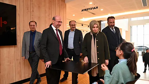 Leyla Şahin Usta'dan Selçuklu'nun Yeni Nesil Şehir Kütüphanesi'ne ziyaret