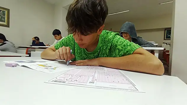 LGS öncesi anne babalara öğrencilere kaygıyı aşılamadan sınava gönderin tavsiyesi
