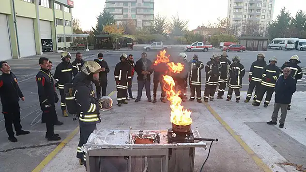 Libyalı itfaiyeciler Konya'da eğitim alıyor
