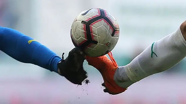 Liglerin ertelenmesi sonrası gözler, haziranda kontratı bitecek futbolcuların üzerinde