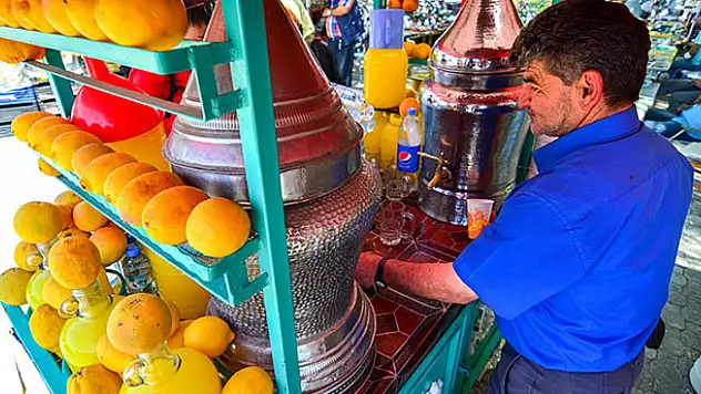 Limonatasıyla 43 yıldır müşterilerinin içini ferahlatıyor