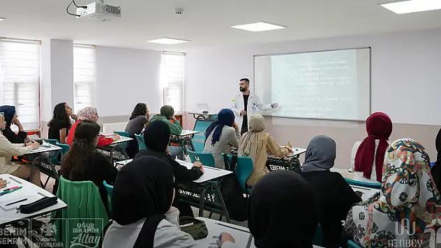 Lise Medeniyet Akademileri'nde 'Fuat Sezgin Eğitim Yılı' coşkuyla başladı 