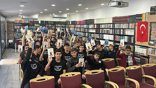 Lise öğrencileri yazarlarla buluştu