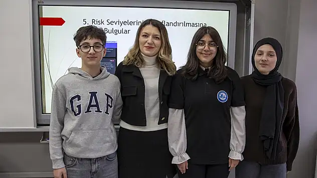 Lise öğrencilerinden mobil oyunların bağımlılık riskini analiz eden uygulama