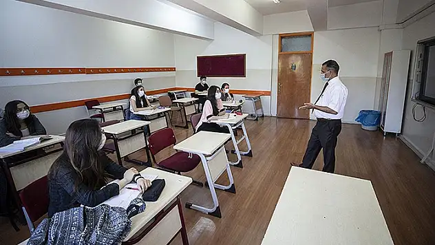 Lise öğrencilerine karne ve başarı belgeleri dijital ortamda verilecek
