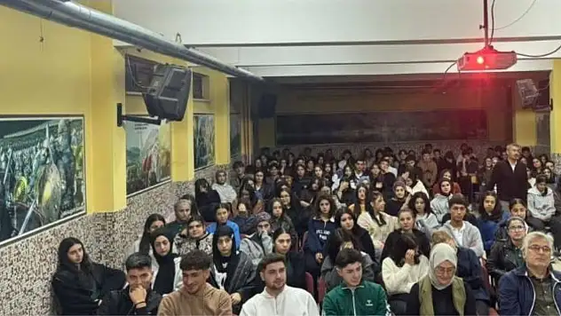Lise öğrencilerine üniversite hazırlık eğitimi