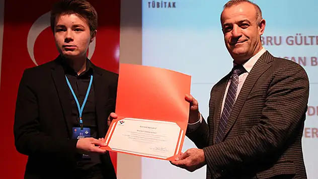 Liseli araştırmacılara ödülleri verildi