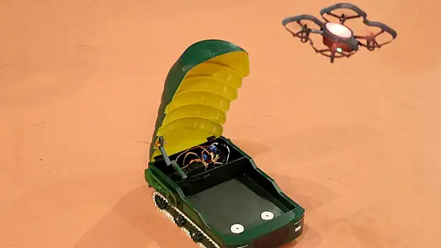 Liselilerin robotu, tırtıl gibi ilerleyip gövdesinde sakladığı dronla alan taraması yapacak