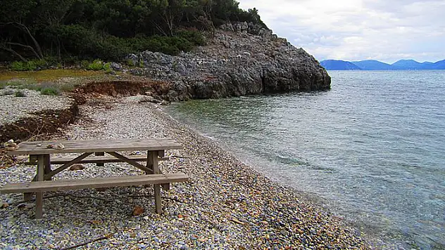 Lokanta, büfe, plaj işletmeciliği ile dalış eğitim ve MSS merkezi işletmeciliği yapım onarım karşılığında kiraya verilecek
