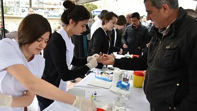 Lokman Hekim'den bursluluk sınavına yoğun ilgi