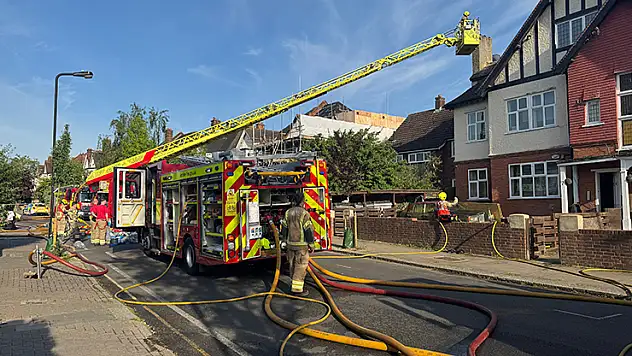 Londra'da evde çıkan yangında 3'ü çocuk, 4 kişi öldü