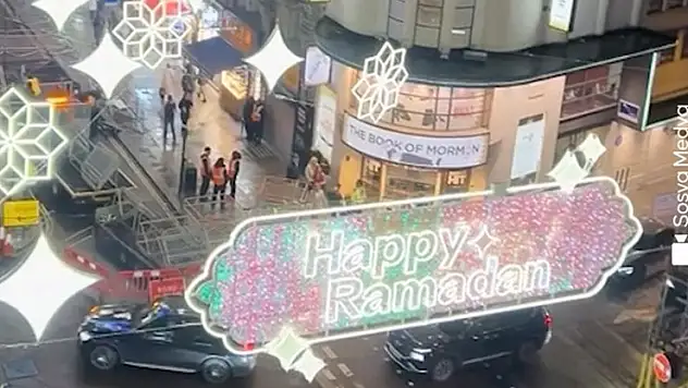 Londra'nın ünlü Coventry Caddesi, 4'üncü kez ramazan için süslendi