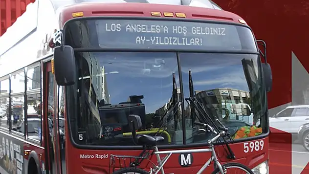 Los Angeles'ta otobüslere 'Hoş geldiniz Ay Yıldızlılar' yazıldı