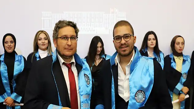 Lösemiye rağmen hayallerinden vazgeçmedi, üniversiteden mezun oldu
