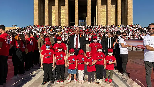 LÖSEV'den 30 bin kişi ile Anıtkabir ziyareti
