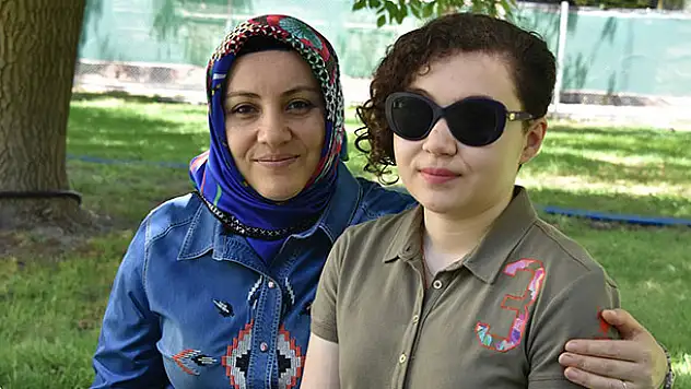 LYS birincisi görme engelli Fulya'nın hayali 'CEO' olmak