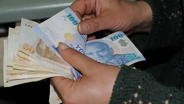 Maaş için anne kızını ihbar etti