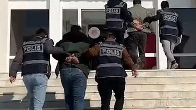Maçta İstiklal Marşı okunurken ayağa kalkmayan 2 kişiye gözaltı