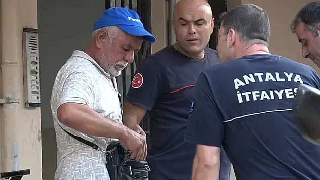 Madde bağımlısı genç evi yaktı, anne ile baba yaşananlara isyan etti