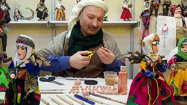 Maddi sıkıntılarla başladı, mesleği oldu