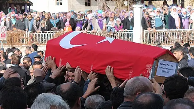 Maden işçisi göz yaşlarıyla uğurlandı