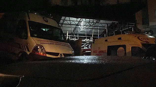 Maden ocağında mahsur kalan işçiler 11 saat sonra kurtarıldı
