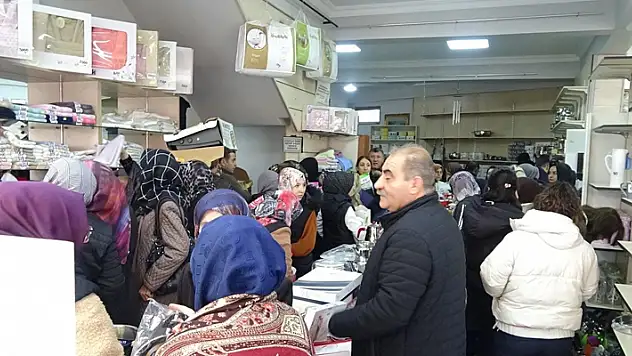 Mağaza indirimi izdihama neden oldu
