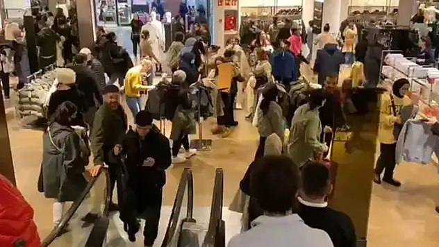 Mağazaların en zor günü: Şahane Cuma indirimi başladı, ürünler kapanın elinde kaldı! 'Personele öncelik' iddiası