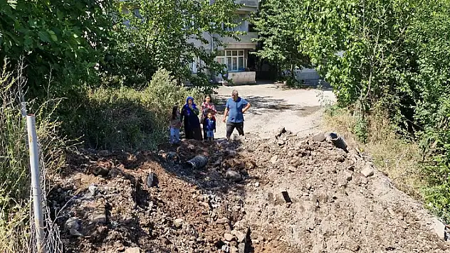 Mahalleliyle tartıştı, 18 binayı yolsuz bıraktı
