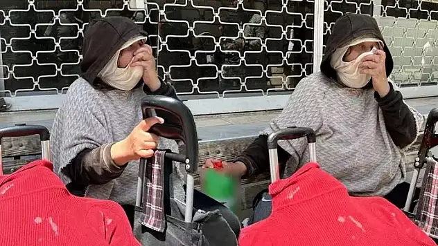 Mahallenin korkulu rüyası oldu! 'Çamaşır suyunu maskesinin içine döküp, çekiyor'
