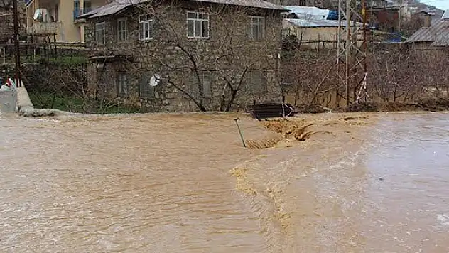 Mahalleyi su bastı