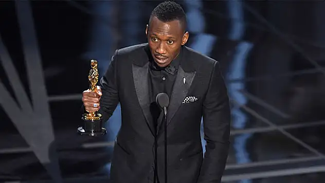 Mahershala Ali En iyi Yardımcı Erkek Oyuncu Oscar'ını kazanan ilk Müslüman oldu