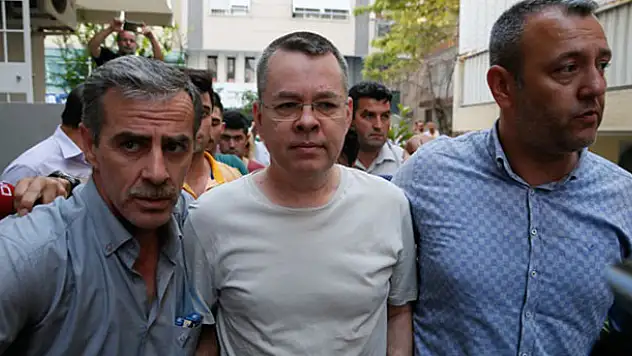 Mahkeme, Brunson'a 3 yıl, 1 ay, 15 gün hapis cezası verdi, tahliye yolu açıldı