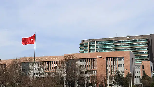 Mahkemeden kız kardeşini taciz ettiği videoları sosyal medyada paylaşan ağabeye iyi hal indirimi! 12,5 yıl hapis cezası aldı
