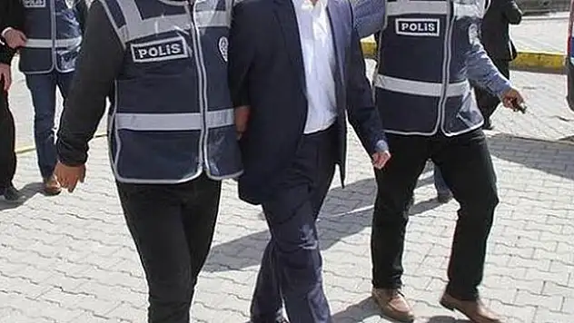 Mahrem imam, FETÖ'cü astsubayı, içinde 'Türk bayrağı' bulunan zarfla tehdit etmiş