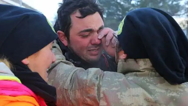 Mahsur kalan dağcılara ulaşıldı